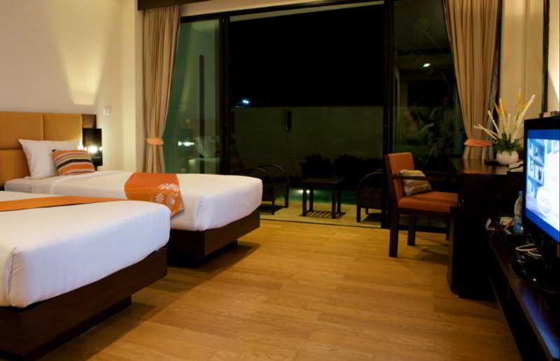 The Kris Condotel 방타오 비치 외부 사진